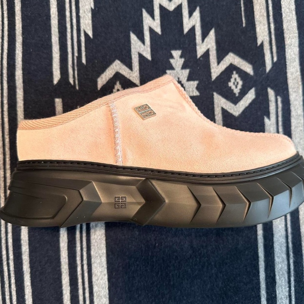BRAND NEW GIVENCHY SUEDE PINK SLIPPERS